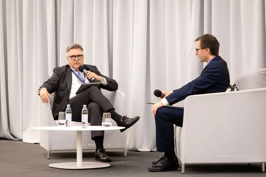 One-on-one conversation on the DEFCROS 3 stage